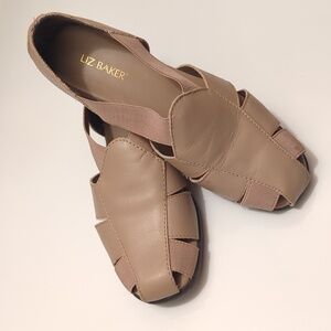 Liz Baker Shoes. Sz 7 Taupe